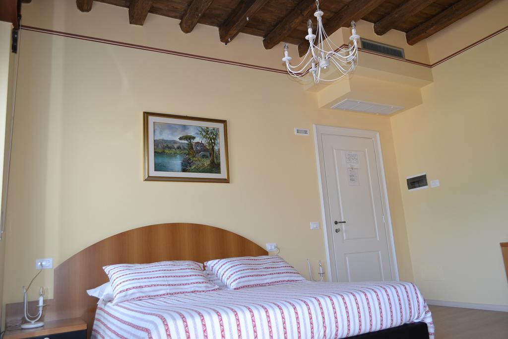 קאבאיון ורונסה Locanda La Sosta חדר תמונה